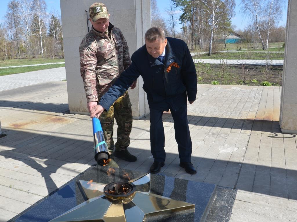 В Парке Победы Оконешниково загорелся Вечный огонь!.